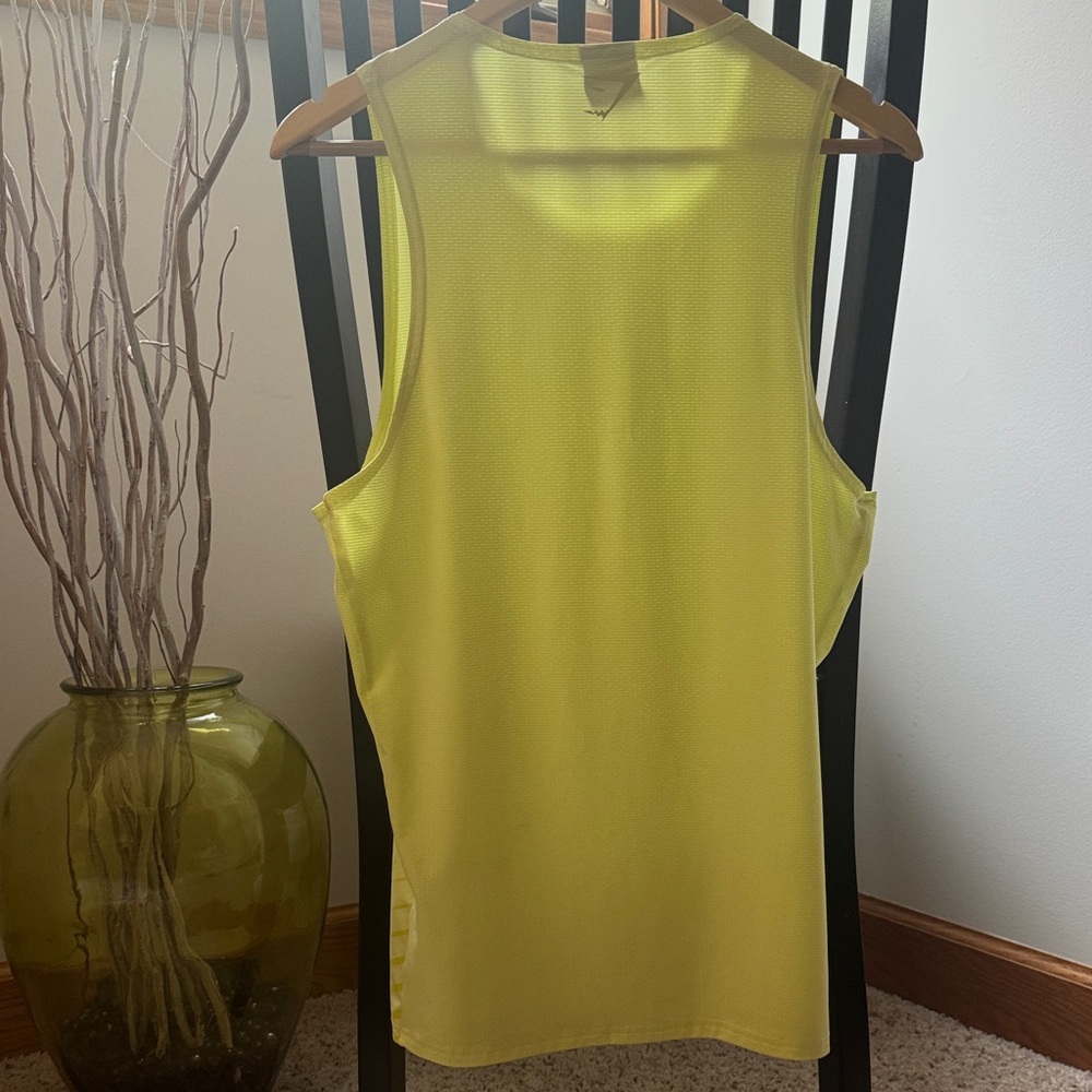 2 Gymshark Tanks, Firefly Green and White, M - Picture 6 of 14